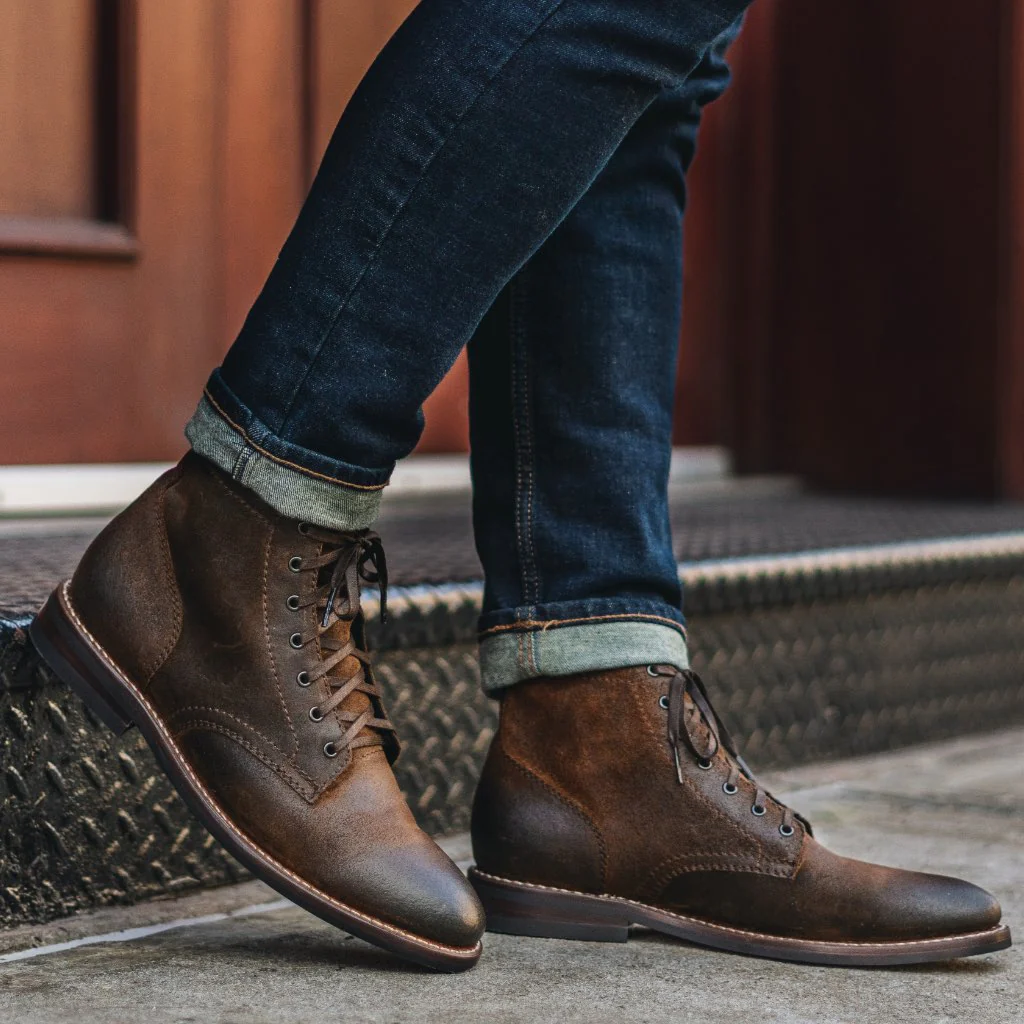 Herren Braune Leder Schnürboots – Klassische und Robuste Schuhe