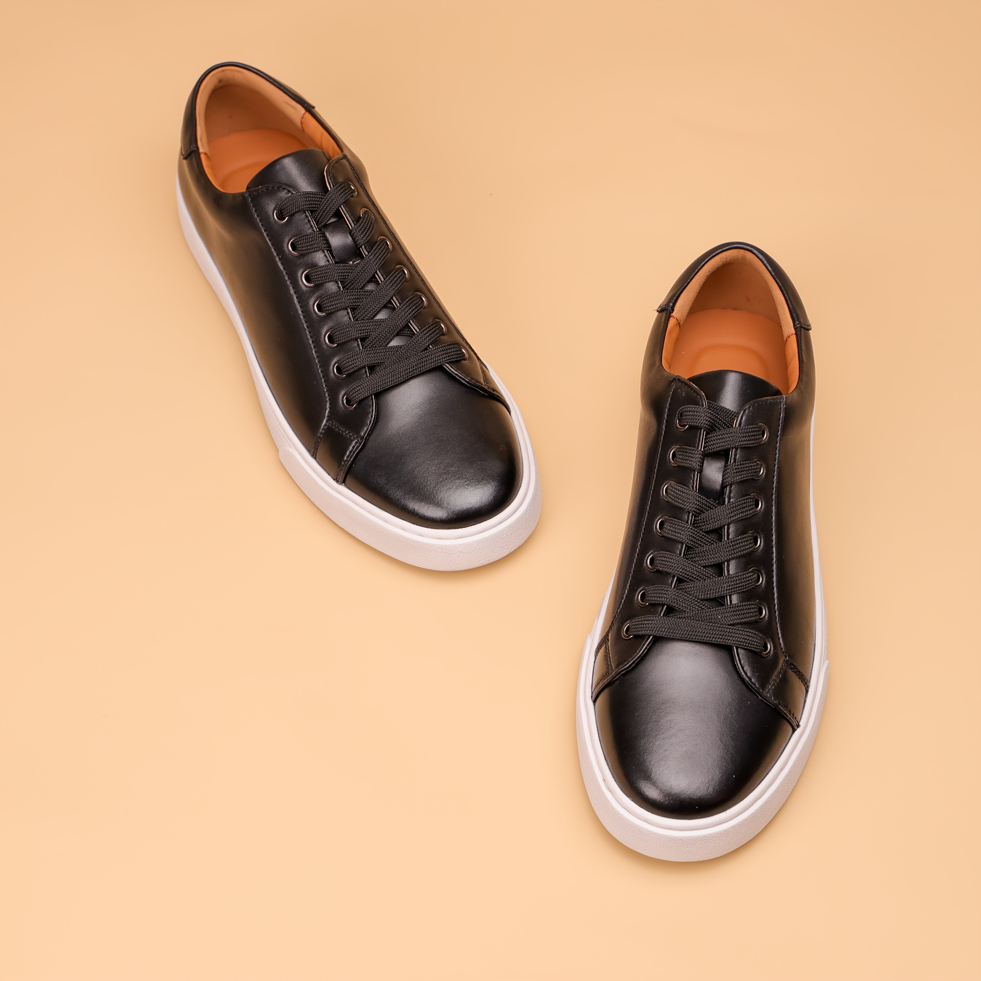 Herren Leder-Sneaker – Tanfarbene Low-Top Schnürschuhe