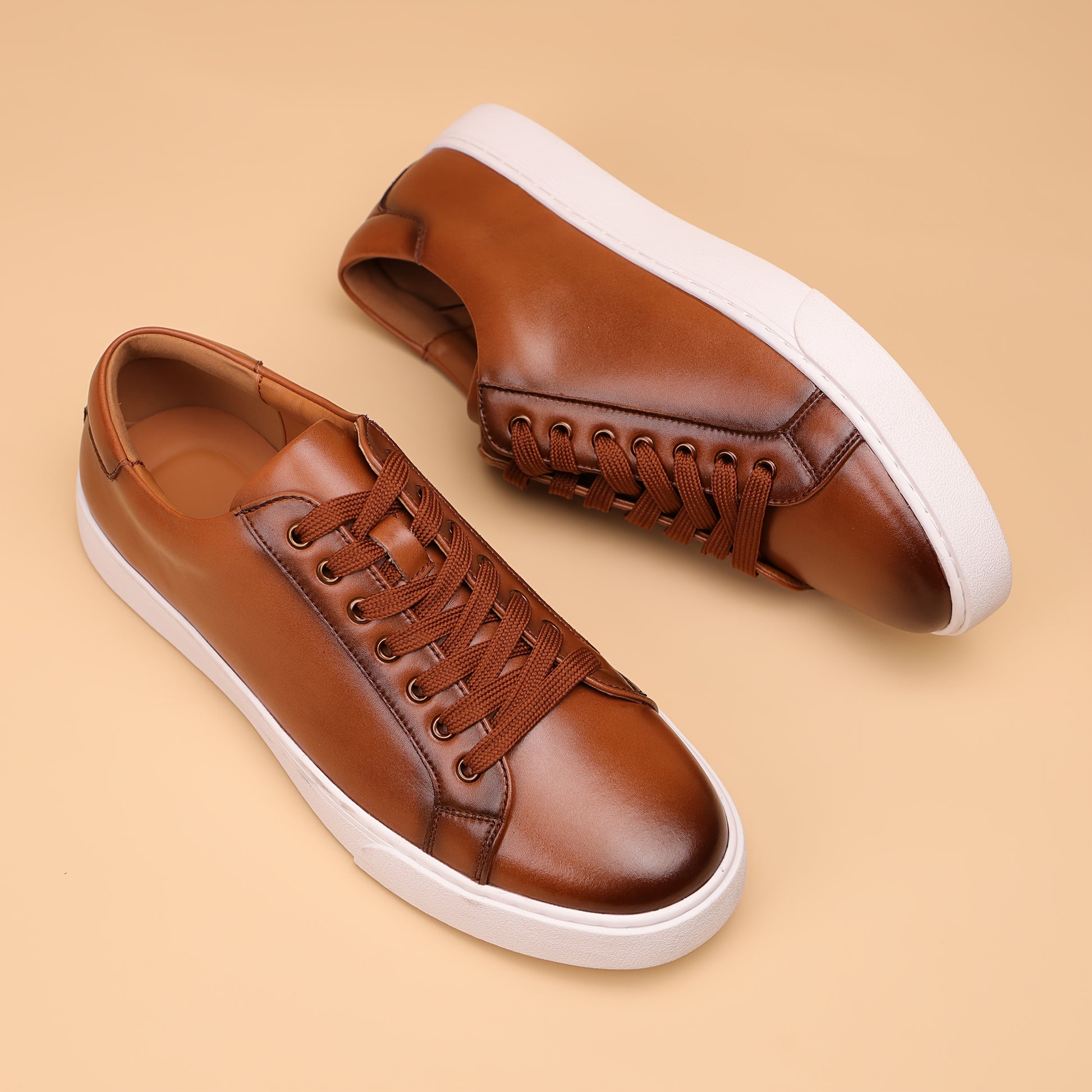 Herren Leder-Sneaker – Tanfarbene Low-Top Schnürschuhe