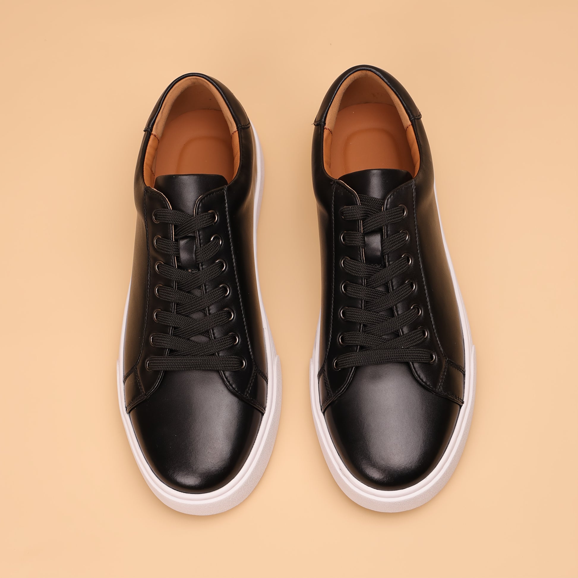 Herren Leder-Sneaker – Tanfarbene Low-Top Schnürschuhe