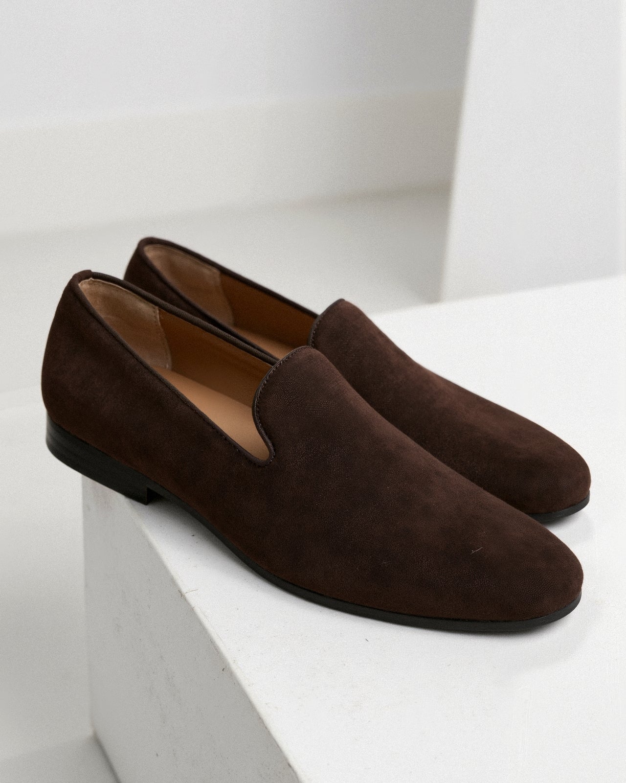 Herren Braune Wildleder Slipper – Klassische Slip-On Schuhe