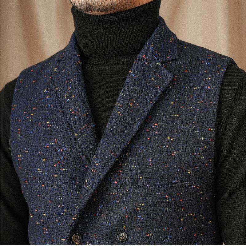 Herren Graue Karierte Weste & Schwarze Hose – Raffinierter Lagen-Look