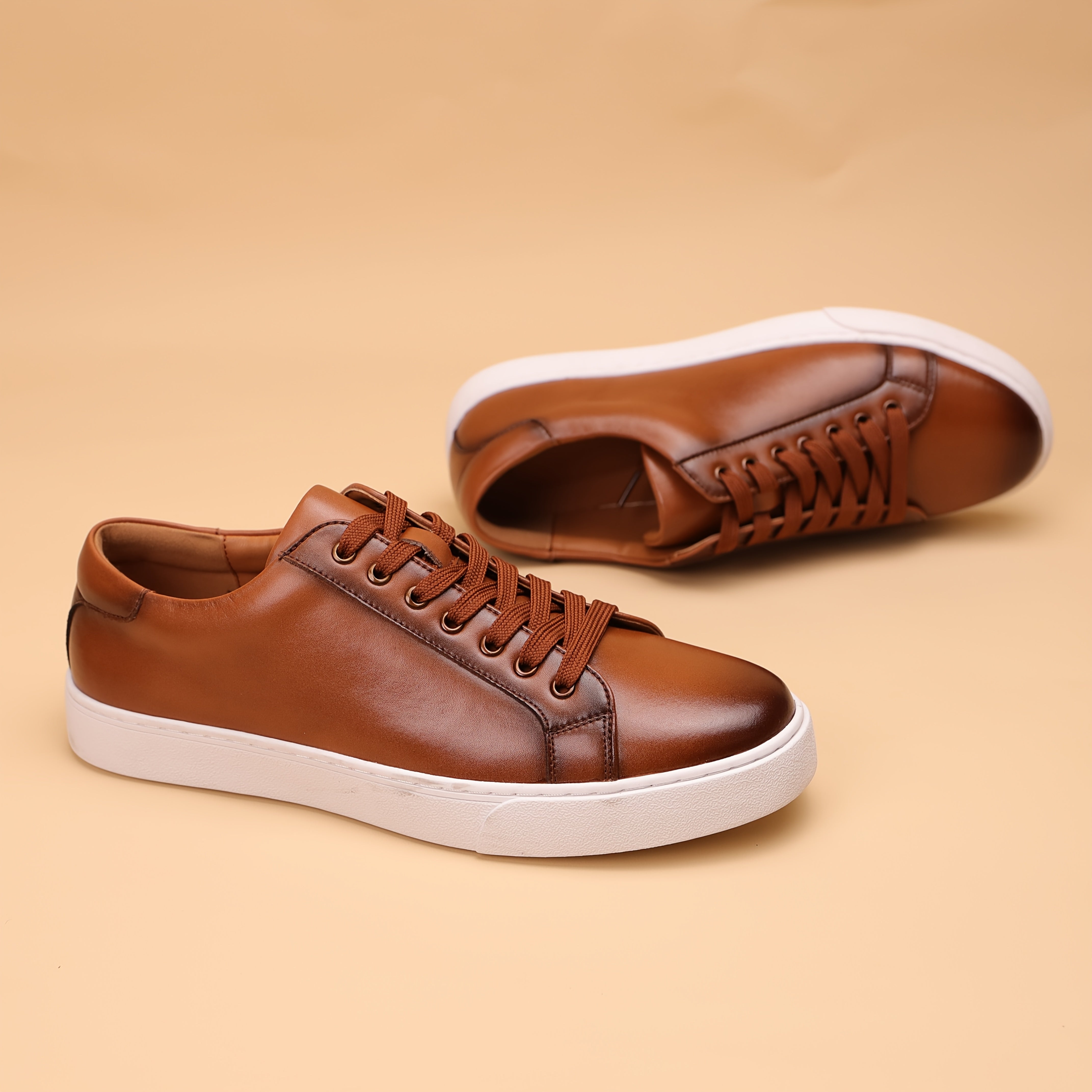 Herren Leder-Sneaker – Tanfarbene Low-Top Schnürschuhe