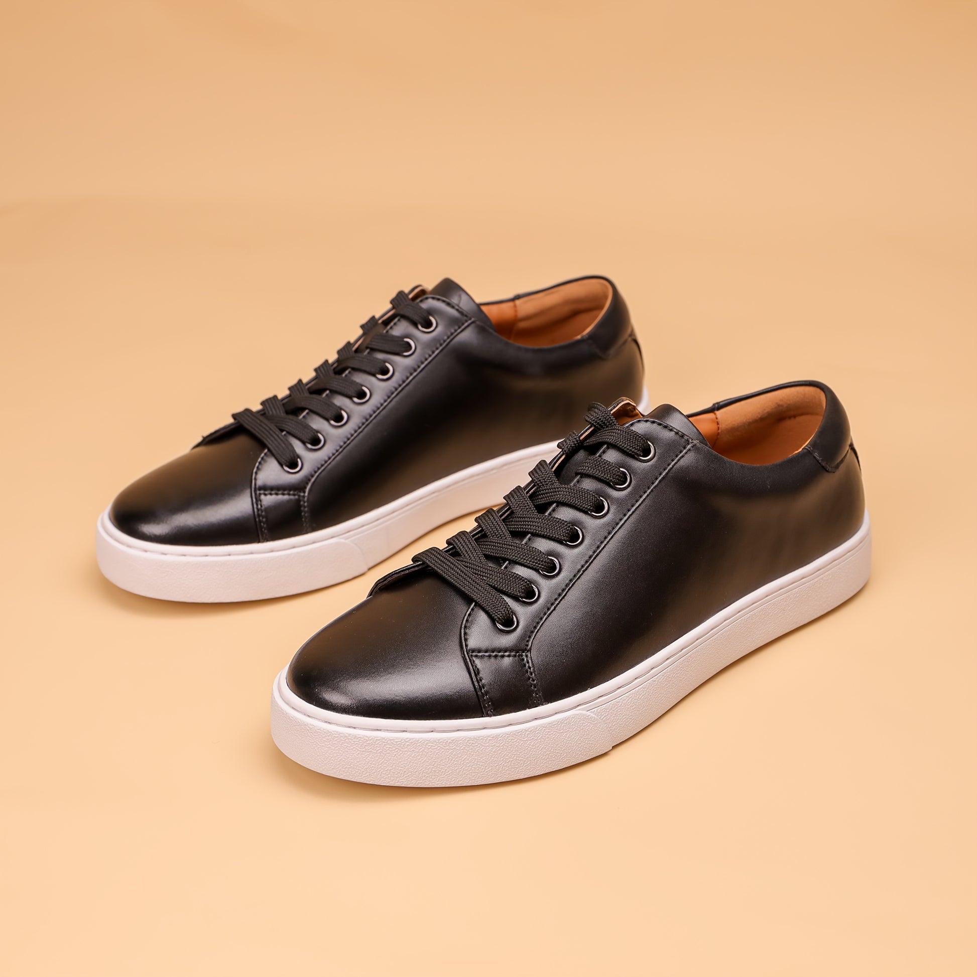 Herren Leder-Sneaker – Tanfarbene Low-Top Schnürschuhe