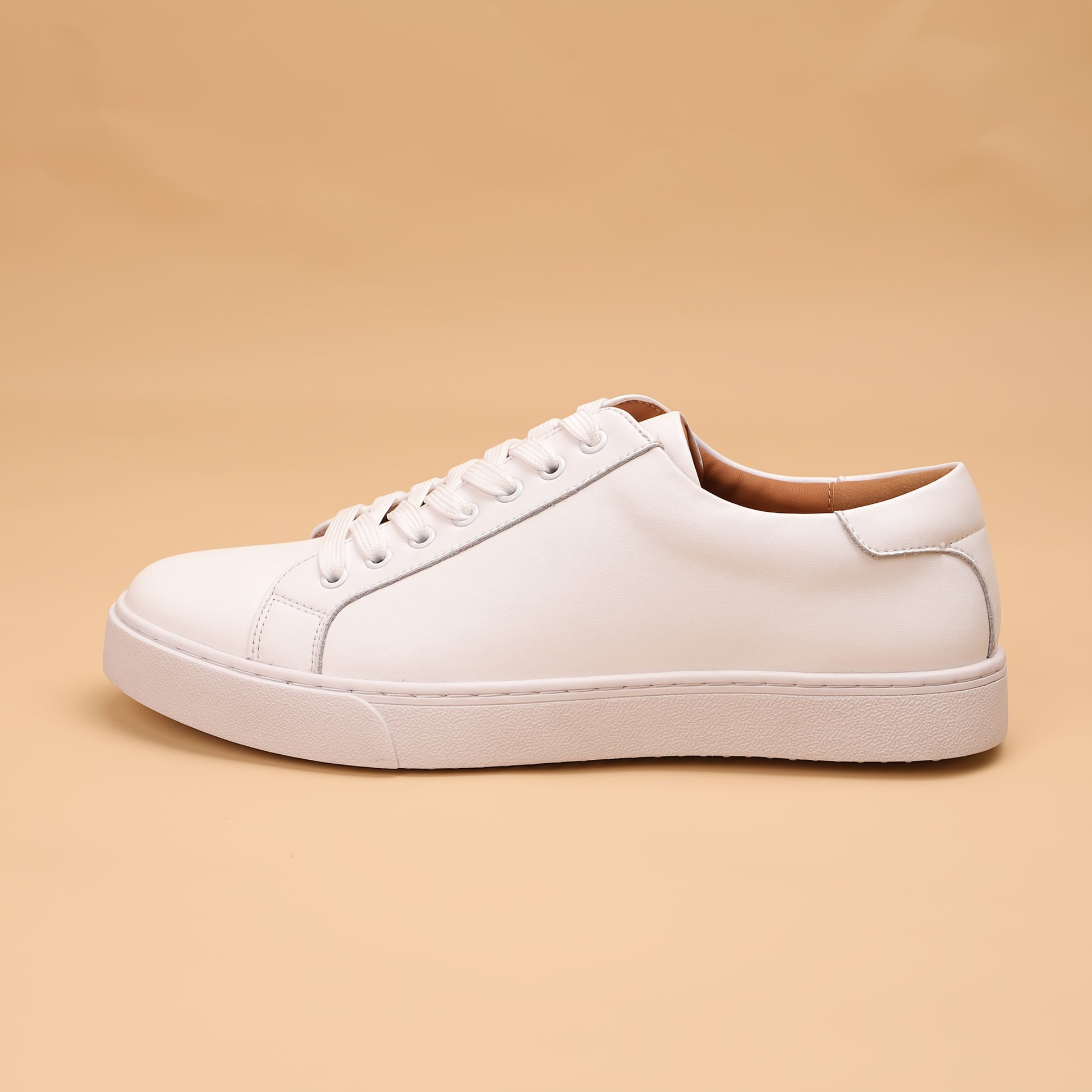 Herren Leder-Sneaker – Tanfarbene Low-Top Schnürschuhe